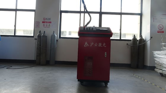 Soldadora láser portátil refrigerada por agua 1000W 1500W 2000W 3000W para cortar espesor 1-6mm