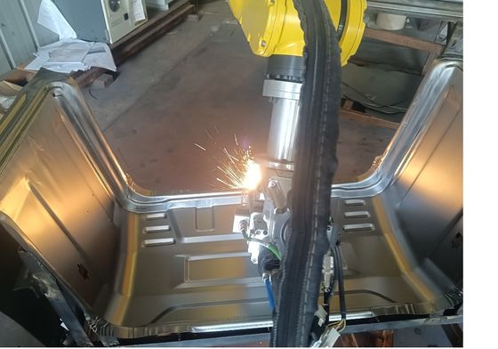 Máquina de soldadura robótica láser CNC Sí 3D para máquina de corte de metal complejo inteligente