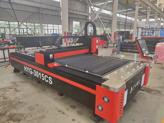 Cortar con láser de fibra de alta precisión Configuración de pórtico tipo 3015 CNC 1000w 2000w 3000w